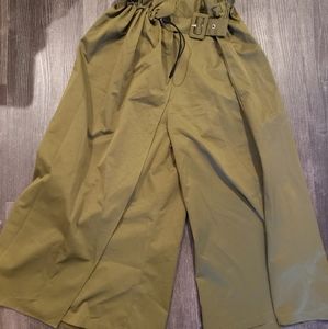 Hong Kong style parachute pants in khaki green